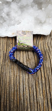 Load image into Gallery viewer, Paracord Survival Bracelets
